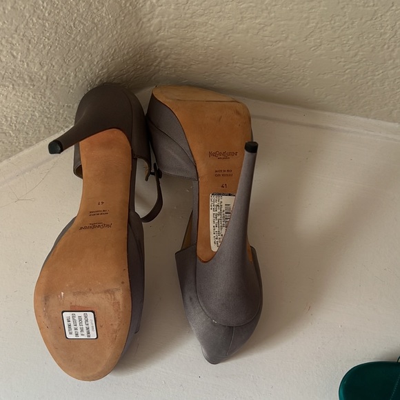 Women’s gray silk platform dress shoes - Picture 4 of 4